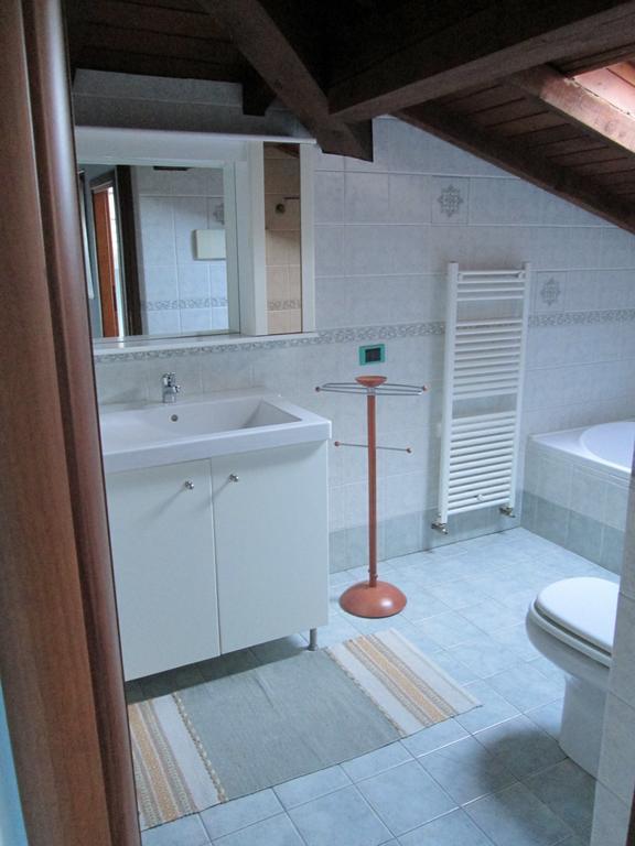 Bed and Breakfast La Casa Del Borgo Brissago-Valtravaglia Zimmer foto