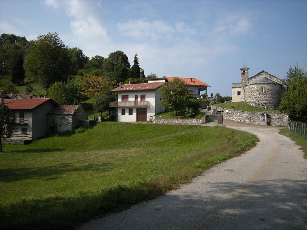 Bed and Breakfast La Casa Del Borgo Brissago-Valtravaglia Exterior foto